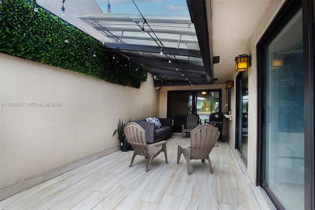 524 Village Lake Dr 524, Weston, FL 33326