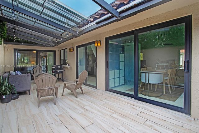 524 Village Lake Dr 524, Weston, FL 33326