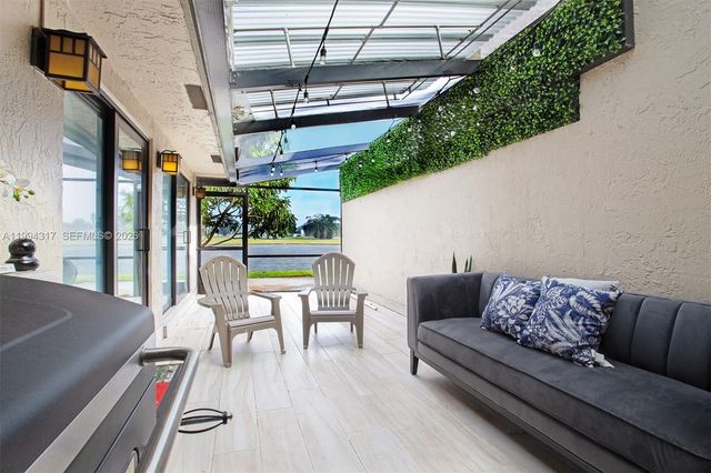 524 Village Lake Dr 524, Weston, FL 33326