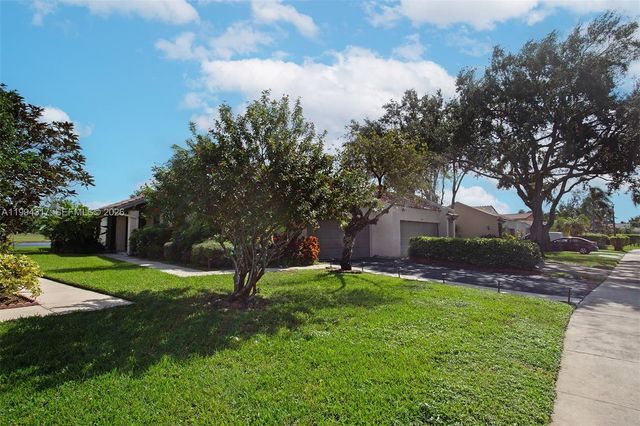 524 Village Lake Dr 524, Weston, FL 33326
