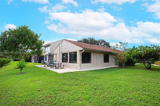 524 Village Lake Dr 524, Weston, FL 33326