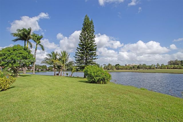 524 Village Lake Dr 524, Weston, FL 33326