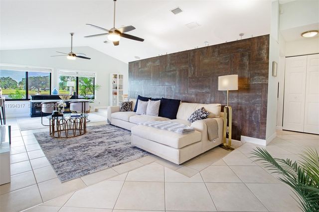 524 Village Lake Dr 524, Weston, FL 33326