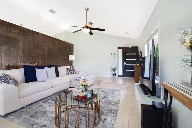 524 Village Lake Dr 524, Weston, FL 33326