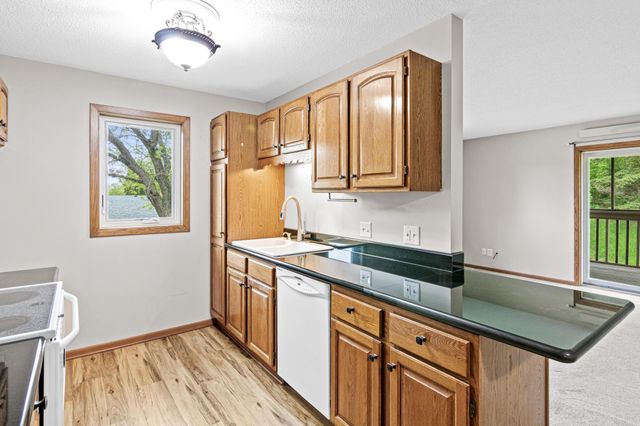 3275 80th Street E 305, Inver Grove Heights, MN 55076