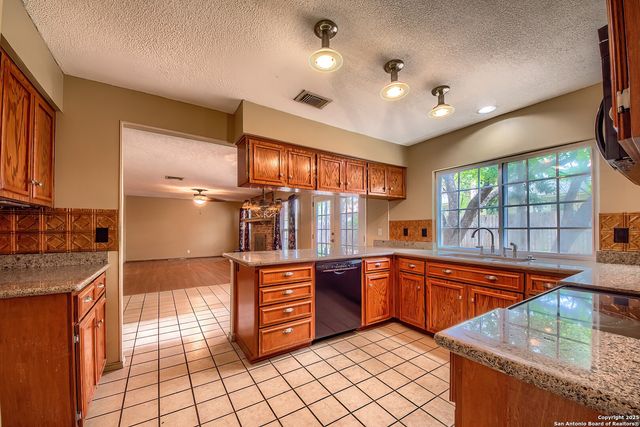 2611 Pebble Dawn, San Antonio, TX 78232