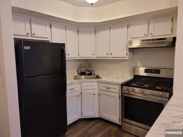 2004 Hawthorne Lane, Mahwah, NJ 07430