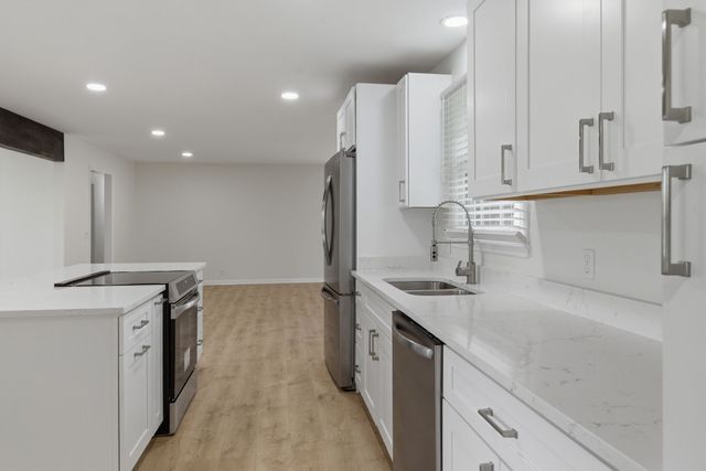 124 Country Club Dr, Hendersonville, TN 37075