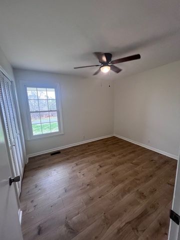 124 Country Club Dr, Hendersonville, TN 37075