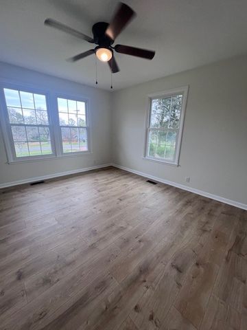 124 Country Club Dr, Hendersonville, TN 37075