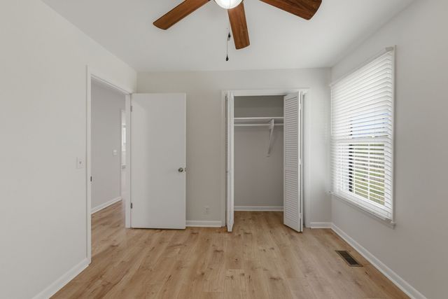 124 Country Club Dr, Hendersonville, TN 37075