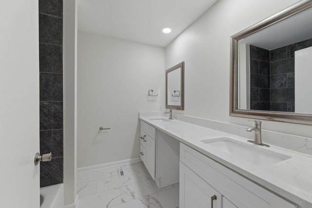 124 Country Club Dr, Hendersonville, TN 37075