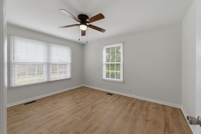 124 Country Club Dr, Hendersonville, TN 37075