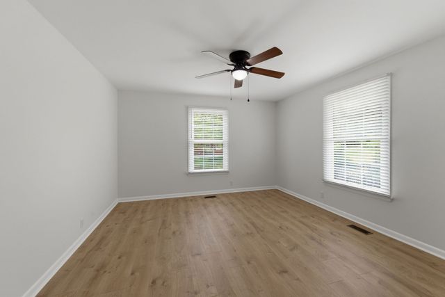 124 Country Club Dr, Hendersonville, TN 37075