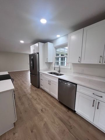 124 Country Club Dr, Hendersonville, TN 37075