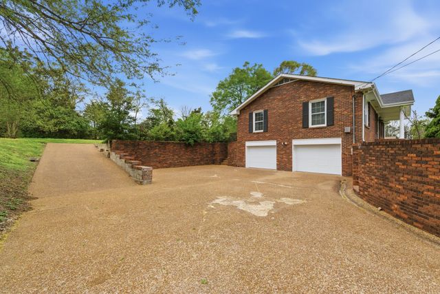 124 Country Club Dr, Hendersonville, TN 37075