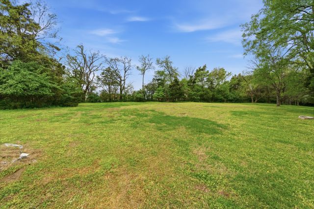 124 Country Club Dr, Hendersonville, TN 37075