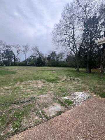 124 Country Club Dr, Hendersonville, TN 37075