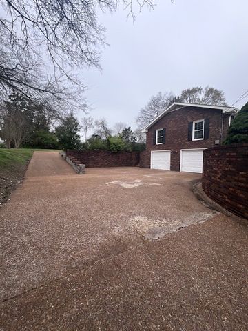 124 Country Club Dr, Hendersonville, TN 37075