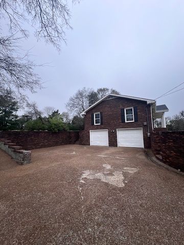 124 Country Club Dr, Hendersonville, TN 37075