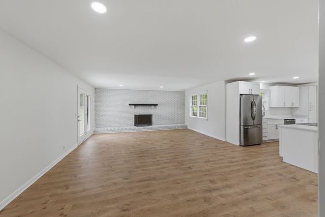 124 Country Club Dr, Hendersonville, TN 37075