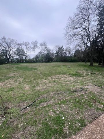 124 Country Club Dr, Hendersonville, TN 37075