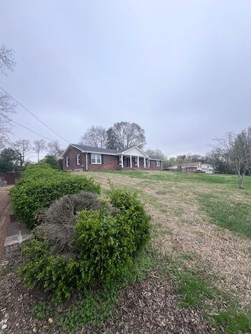 124 Country Club Dr, Hendersonville, TN 37075