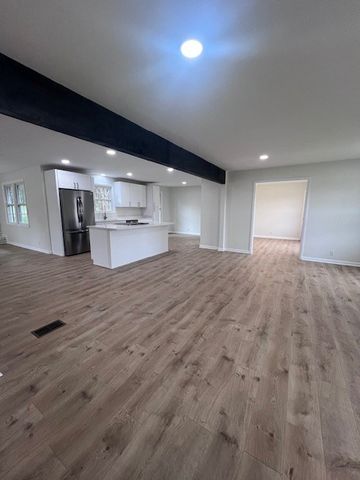 124 Country Club Dr, Hendersonville, TN 37075