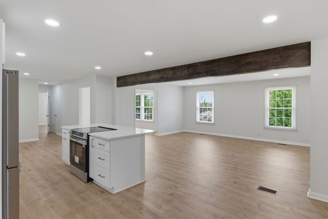 124 Country Club Dr, Hendersonville, TN 37075