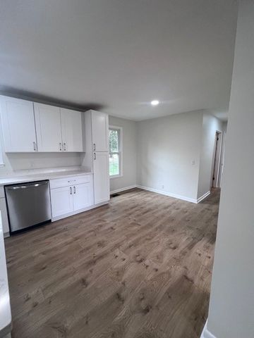 124 Country Club Dr, Hendersonville, TN 37075