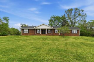 124 Country Club Dr, Hendersonville, TN 37075