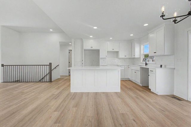 204 De Rosa Drive, Johnstown, OH 43031