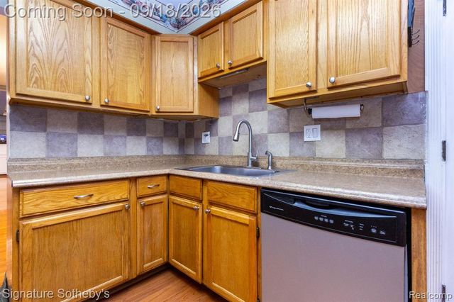 32478 Washington Street, Livonia, MI 48150