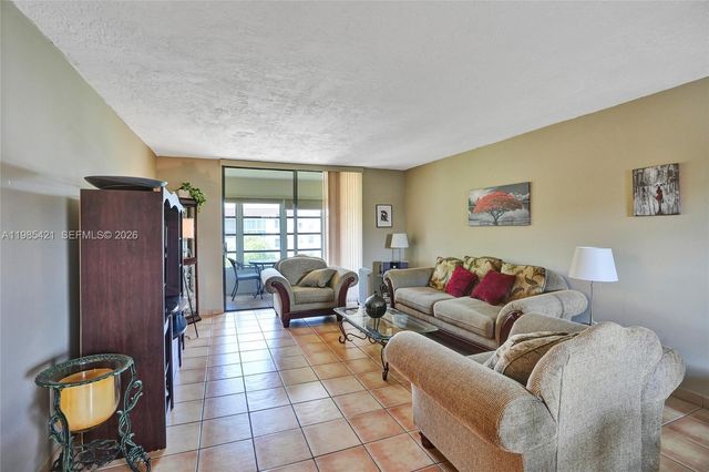 2811 Somerset Dr 405, Lauderdale Lakes, FL 33311