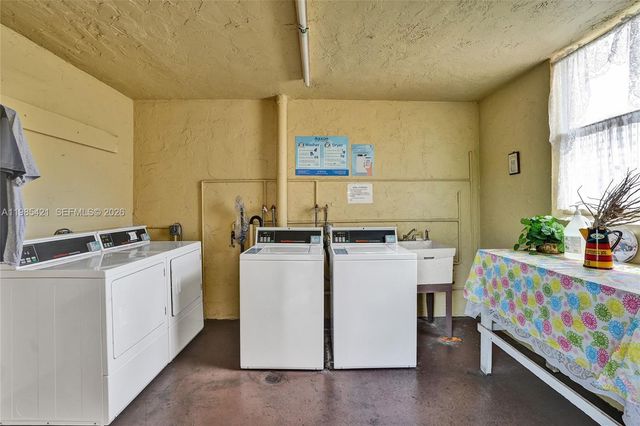 2811 Somerset Dr 405, Lauderdale Lakes, FL 33311