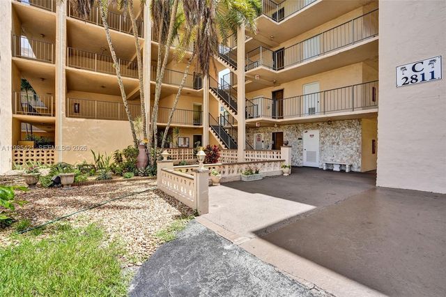 2811 Somerset Dr 405, Lauderdale Lakes, FL 33311