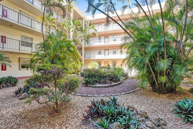 2811 Somerset Dr 405, Lauderdale Lakes, FL 33311