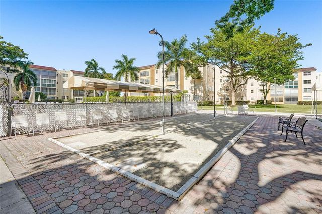 2811 Somerset Dr 405, Lauderdale Lakes, FL 33311