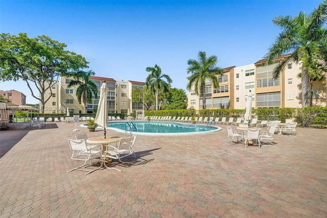 2811 Somerset Dr 405, Lauderdale Lakes, FL 33311