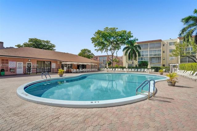 2811 Somerset Dr 405, Lauderdale Lakes, FL 33311
