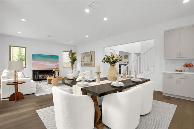 212 Sutters Mill, Irvine, CA 92602