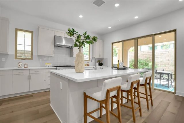 212 Sutters Mill, Irvine, CA 92602