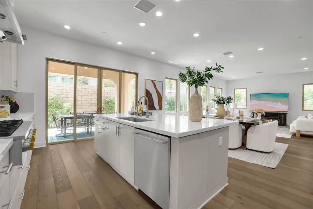 212 Sutters Mill, Irvine, CA 92602