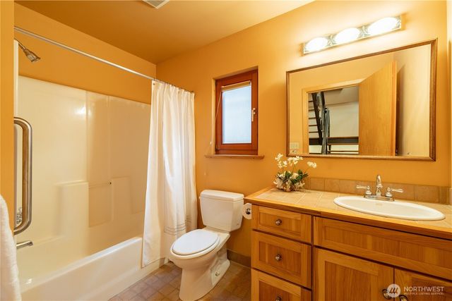 1614 32nd Avenue, Seattle, WA 98122