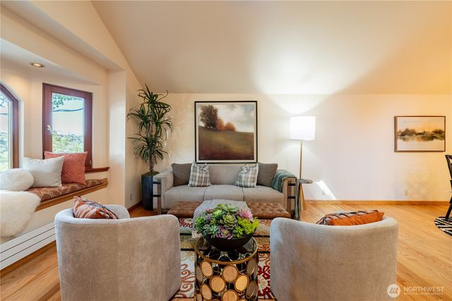 1614 32nd Avenue, Seattle, WA 98122