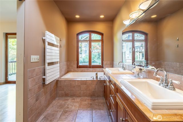 1614 32nd Avenue, Seattle, WA 98122