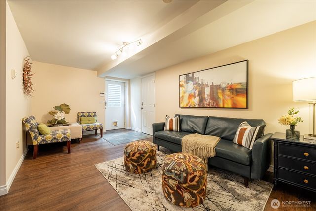 1614 32nd Avenue, Seattle, WA 98122