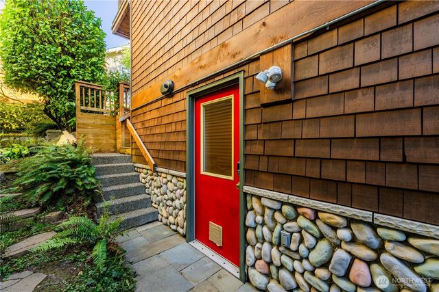 1614 32nd Avenue, Seattle, WA 98122