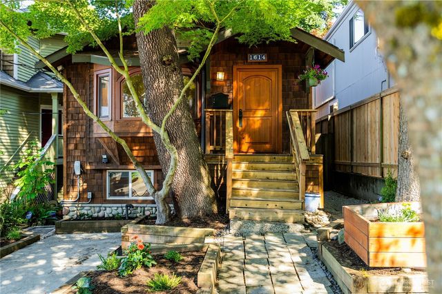 1614 32nd Avenue, Seattle, WA 98122