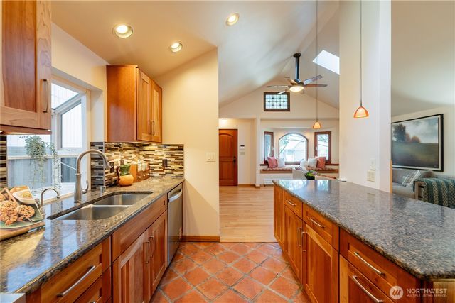 1614 32nd Avenue, Seattle, WA 98122